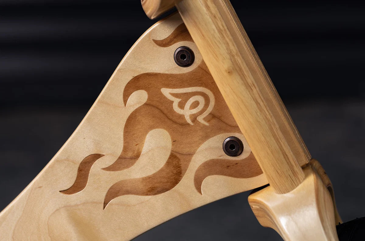 Bicicleta balans copii EARLY RIDER Classic Lemn detaliu cadru flacari