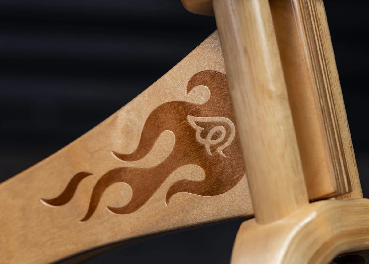 video Bicicleta balans copii EARLY RIDER Lite Lemn detaliu desn cadru flacari