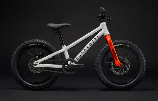 Bicicleta copii COMMENCAL Ramones 16″ PURE WHITE alb portocaliu lateral