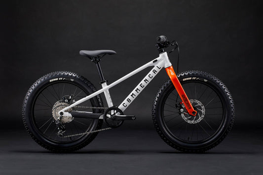 Bicicleta copii COMMENCAL Ramones 20″ Revoshift PURE WHITE alb portocaliu lateral