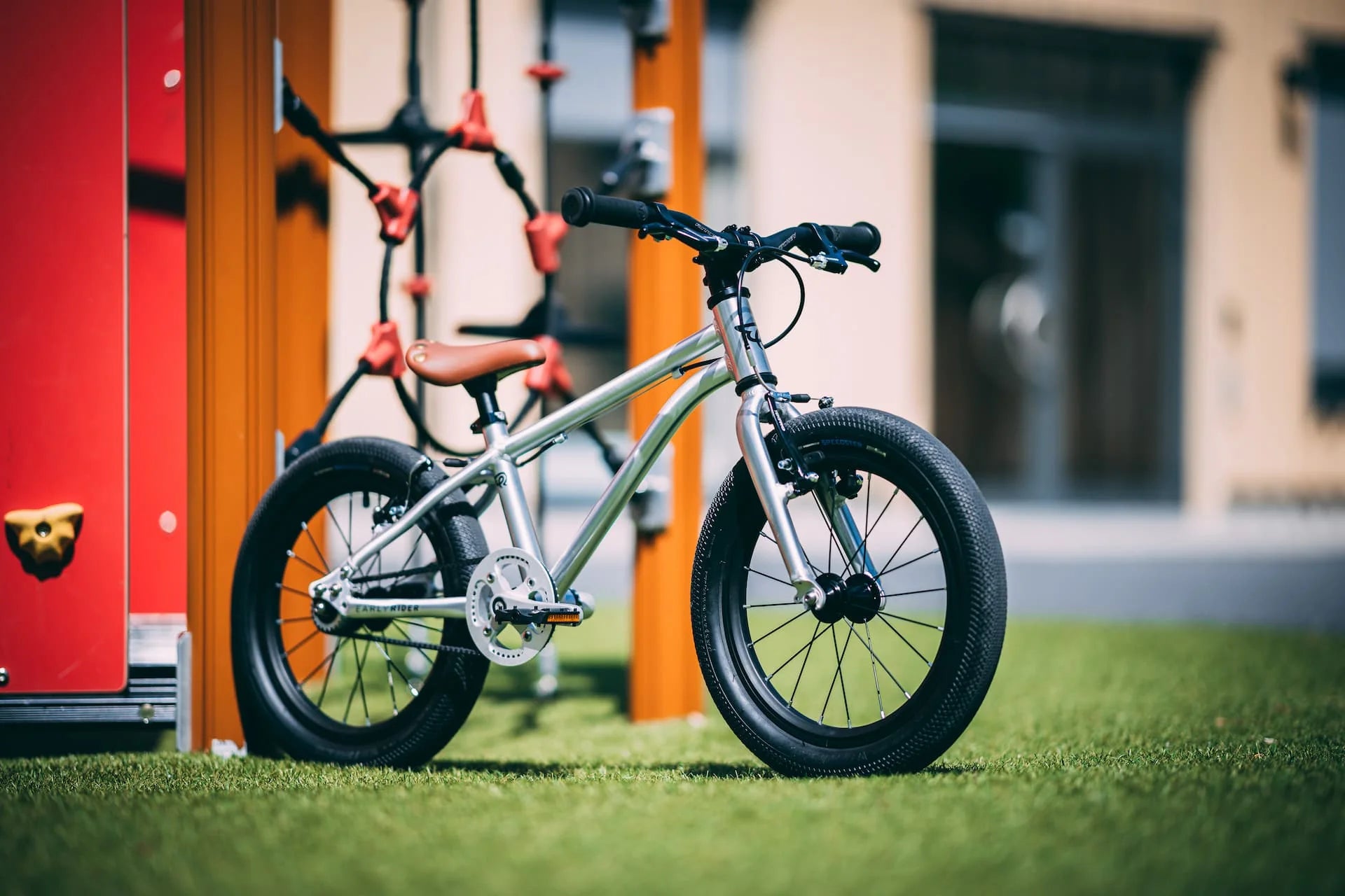 Bicicleta copii EARLY RIDER Belter 16" Brushed Aluminium argintiu aluminiu iarba loc de joaca