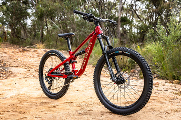 bicicleta copii Polygon Siskiu D24 full suspension red padure fata