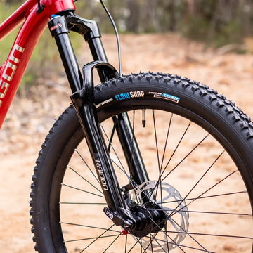 bicicleta copii Polygon Siskiu D24 full suspension red roata fata
