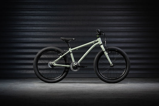 Bicicleta copii EARLY RIDER Belter 20" Sage Green verde lateral garaj